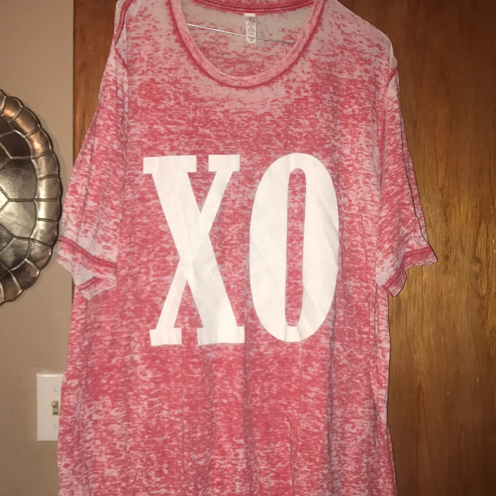Canvas brand size 2x burnout style tee with XO